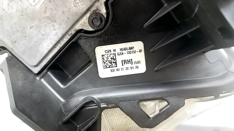 Фара передняя правая в сборе Ford Escape MK3 17-19 рест ксенон+led светлая, под полировку, царапины, паутинка