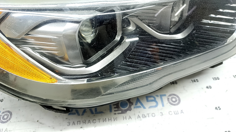 Фара передняя правая в сборе Ford Escape MK3 17-19 рест ксенон+led светлая, под полировку, царапины, паутинка