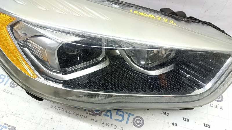 Фара передняя правая в сборе Ford Escape MK3 17-19 рест ксенон+led светлая, под полировку, царапины, паутинка