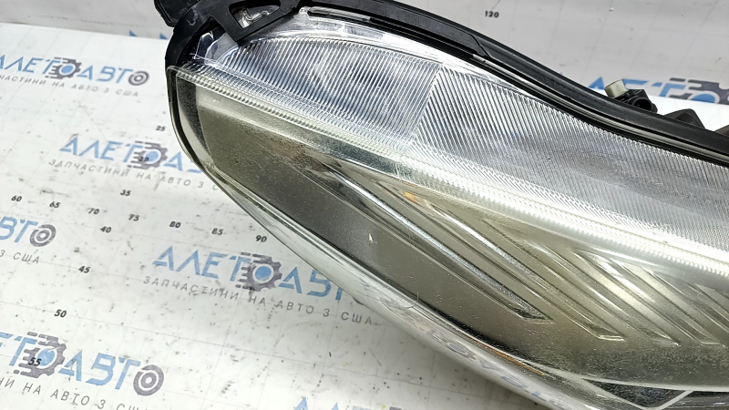 Фара передняя правая в сборе Ford Escape MK3 17-19 рест ксенон+led светлая, под полировку, царапины, паутинка
