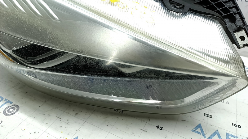 Фара передняя правая в сборе Ford Escape MK3 17-19 рест ксенон+led светлая, под полировку, царапины, паутинка