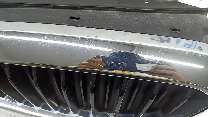 Решетка радиатора grill в сборе BMW 5 G30 17-23 Sport Line, с жалюзи дефлектором радиатора, хром, сколы, царапины на хроме