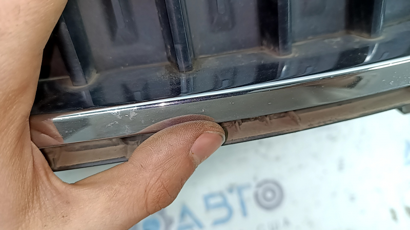 Решетка радиатора grill в сборе BMW 5 G30 17-23 Sport Line, с жалюзи дефлектором радиатора, хром, сколы, царапины на хроме