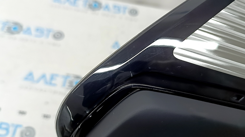 Плафон освітлення передній BMW X3 G01 18-23 чорний під панораму з накладкою, подряпини