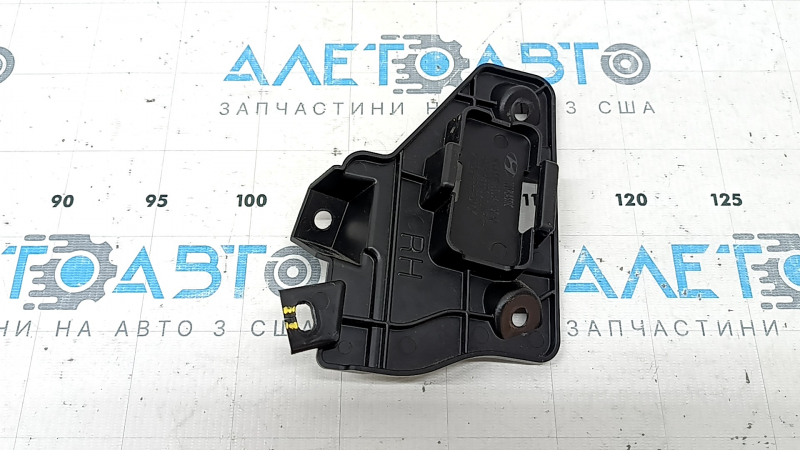Кріплення Keyless Entry Receiver переднє праве Hyundai Tucson 25-26 тріщина у кріпленні