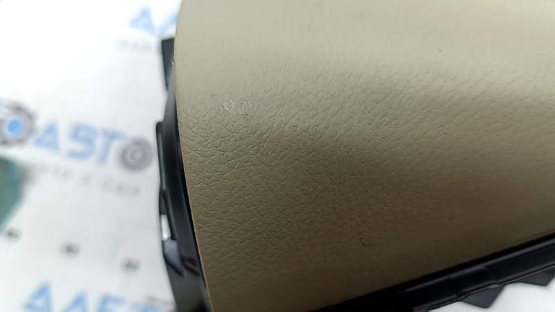 Ящик для рукавичок, бардачок Toyota Camry v70 18-21 бежевий, потертості