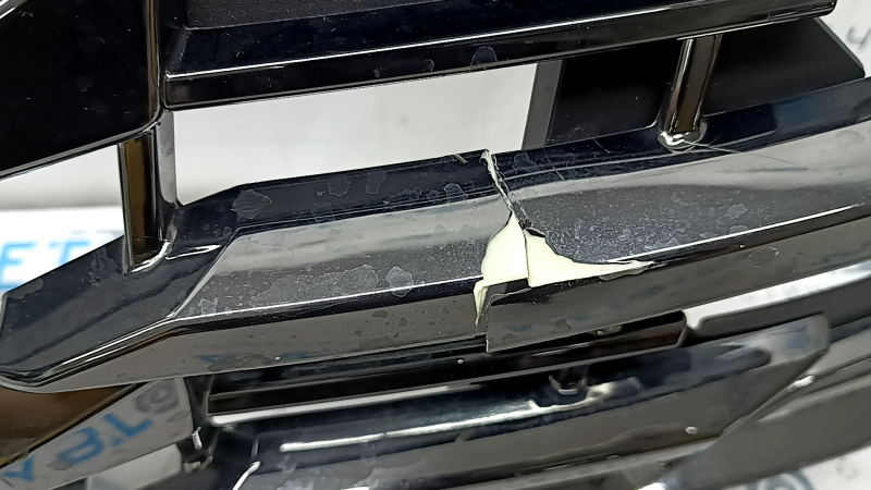 Решетка радиатора grill в сборе Hyundai Tucson 25-26 темный хром, Limited, под камеру, надломана
