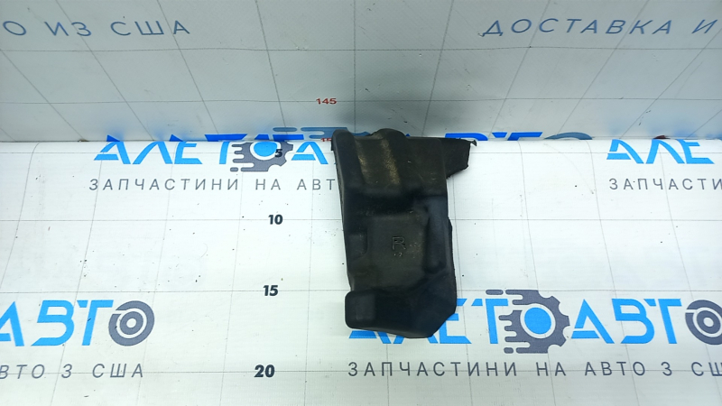 Уплотнитель крыла внутренний правый верхний Toyota Camry 18-24