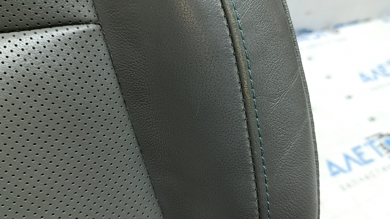 Обшивка подушки сидіння водія Kia Niro 17-22 HEV, PHEV шкіра сіра, з синім рядком, перфорація, з підігрівом, під вентиляцію, затерта, прим'ята, під чистку, тріщина