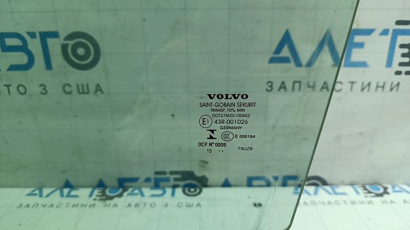 Скло дверей передніх лівих Volvo XC90 16-26 подряпини