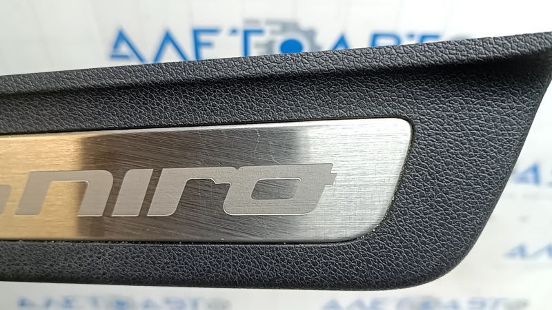 Накладка порога задняя левая внешняя Kia Niro 17-22 хром, царапины на хроме