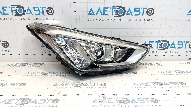 Фара передняя правая Hyundai Santa FE Sport 13-16 галоген, белая вставка