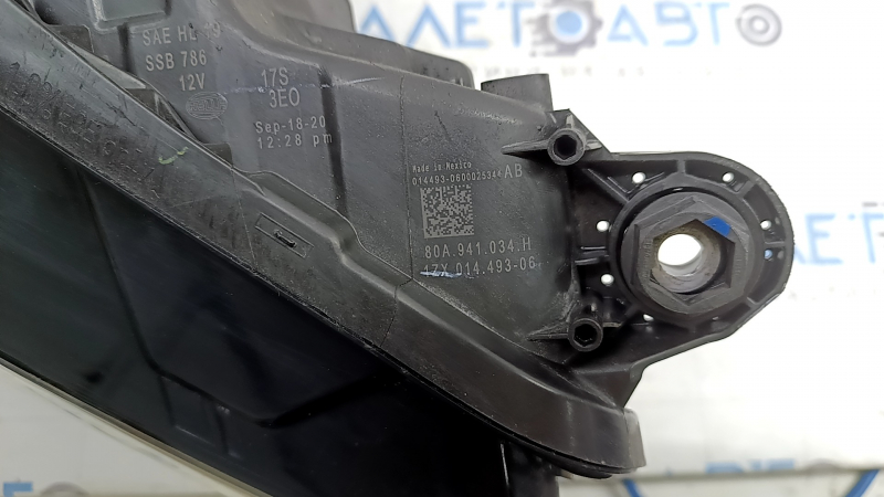 Фара передня права у зборі Audi Q5 80A 21-25 LED, під полірування, подряпини, жовтить LED