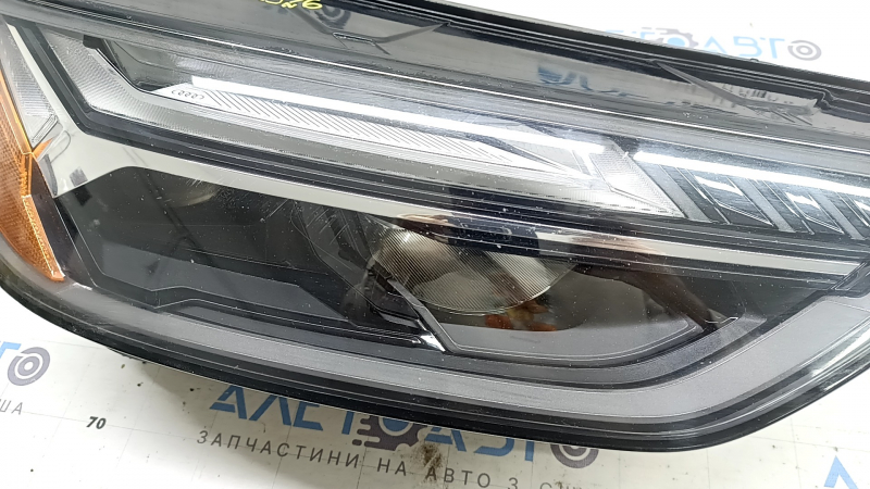 Фара передня права у зборі Audi Q5 80A 21-25 LED, під полірування, подряпини, жовтить LED