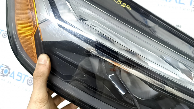 Фара передня права у зборі Audi Q5 80A 21-25 LED, під полірування, подряпини, жовтить LED