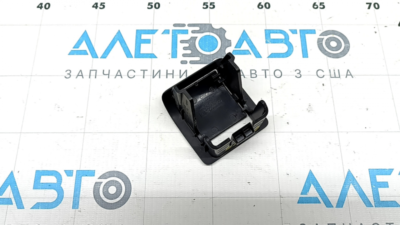 Накладка Isofix заднего ряда BMW X5 G05 19-25 черная, царапины