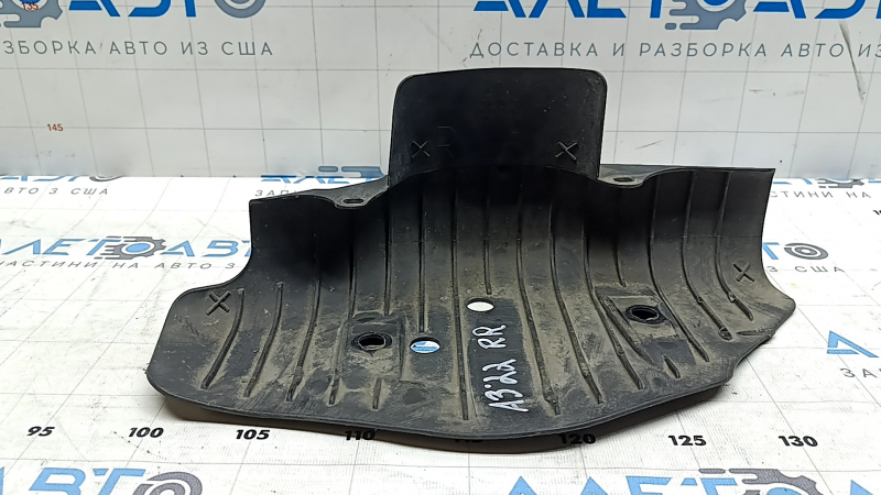 Накладка нижнего рычага под пружину задняя правая Audi A3 22-26 потертости, царапины
