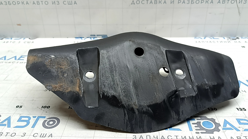 Накладка нижнего рычага под пружину задняя правая Audi A3 22-26 потертости, царапины