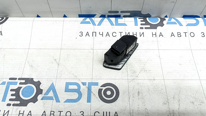 Кнопки блокування дверей передньої правої Audi A3 22-26