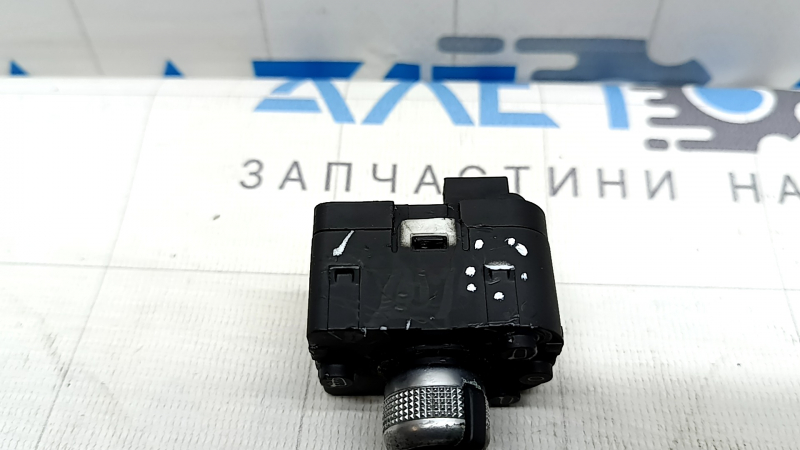 Управління дзеркалами Audi A3 22-26 поліз хром, зламані кріплення, подряпини