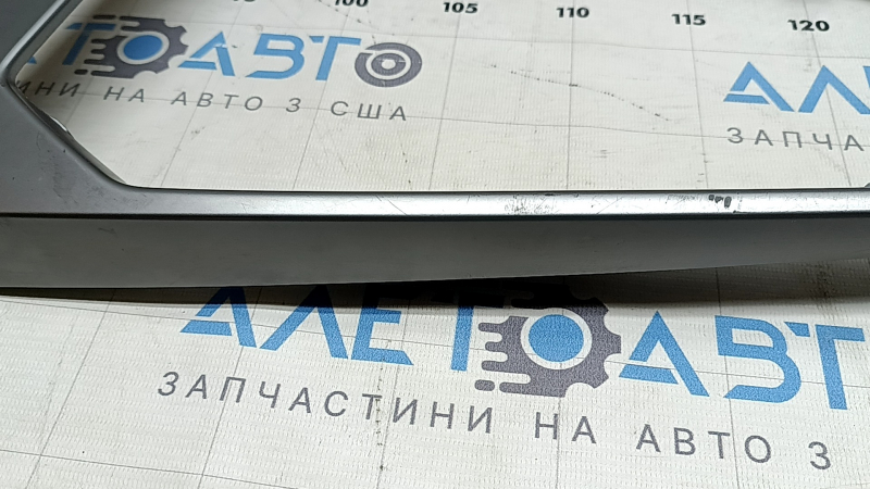 Накладка центральної консолі Audi A3 22-26 сіра, подряпини