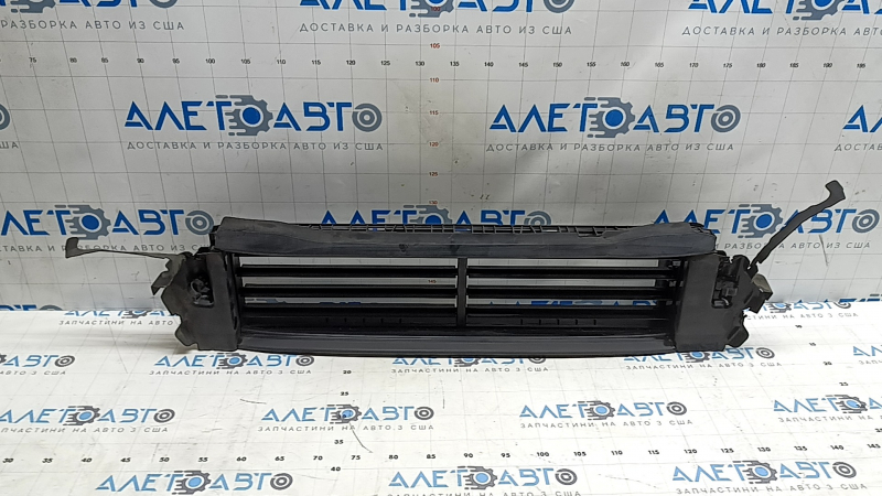 Жалюзі дефлектор радіатора нижній Ауді A3 22-26 2.0T з моторчиком