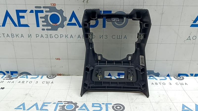 Накладка центральної консолі задня Audi A3 22-26 чорна, надламане кріплення