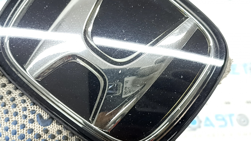 Емблема грат радіатора Honda Accord 23-26 під радар, пісок