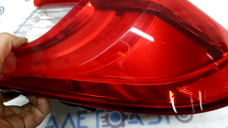 Фонарь внешний крыло правый Honda Accord 18-22 потерт, трещины под стеклом