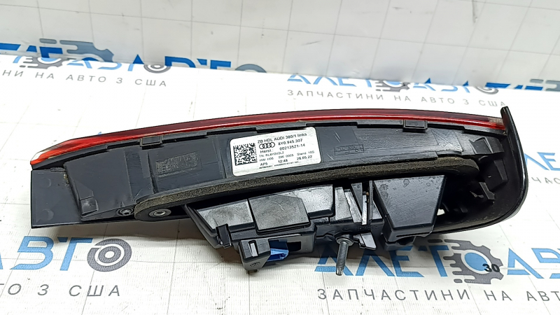 Ліхтар внутрішній кришка багажника лівий Audi A3 22-24 потертості