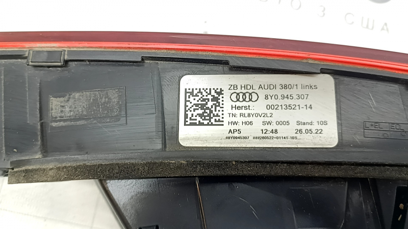 Ліхтар внутрішній кришка багажника лівий Audi A3 22-24 потертості