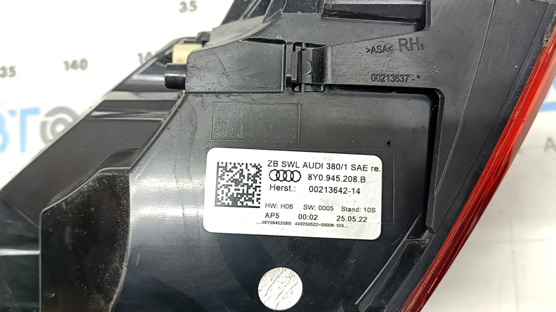 Ліхтар зовнішній крило правий Audi A3 22-24 подряпини, потертості