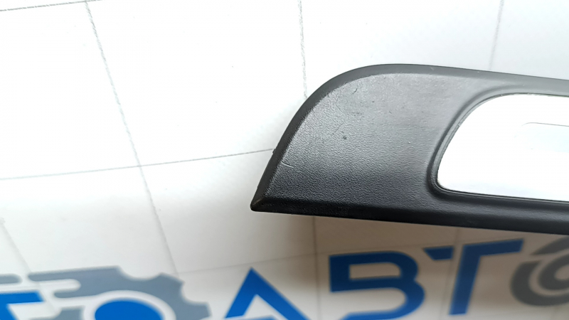 Накладка порога зовнішня передня права Audi A3 22-26 чорна, хром, подряпини, потертості