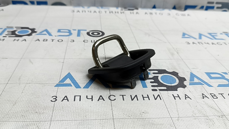Крюк багажника Audi A3 22-26 ржавчина, нет фрагмента, трещина