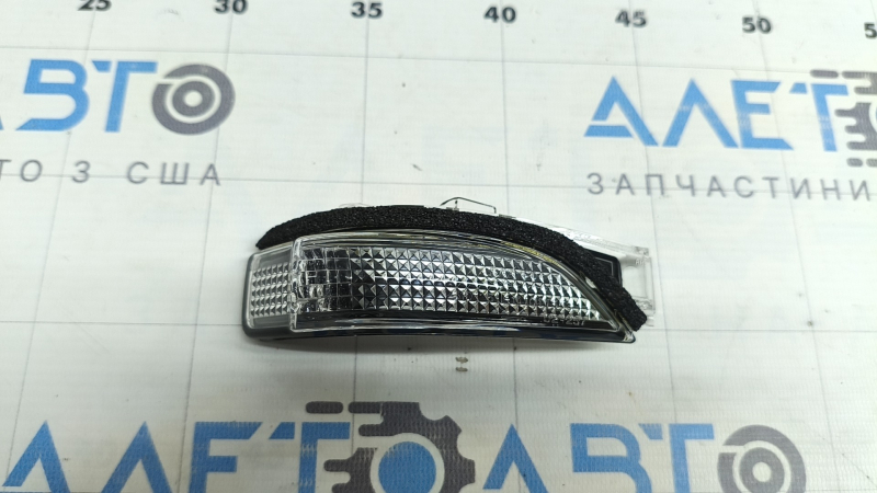 Поворотник зеркала правый Toyota C-HR 18-22