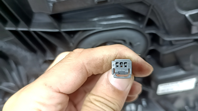 Двері в зборі задні ліві Volvo XC60 18-26 Keyless, срібло 711, тонування, хром молдинг, пісок, подряпини, подряпини на молдингу, подряпини на накладках
