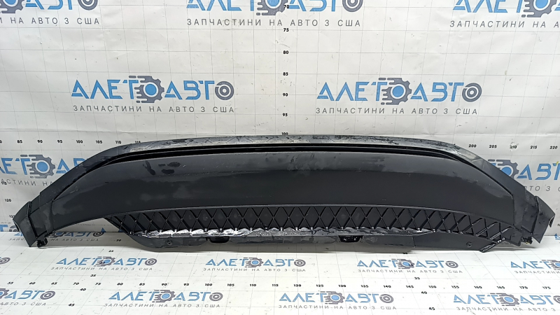 Губа заднего бампера VW Jetta 22-26 структура, царапины