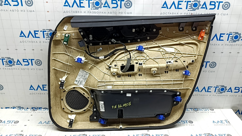 Обшивка двери карточка передняя левая Volvo XC60 18-22 кожа черная, подлокотник и вставка черная кожа, с накладкой динамика, тычка, вмятина