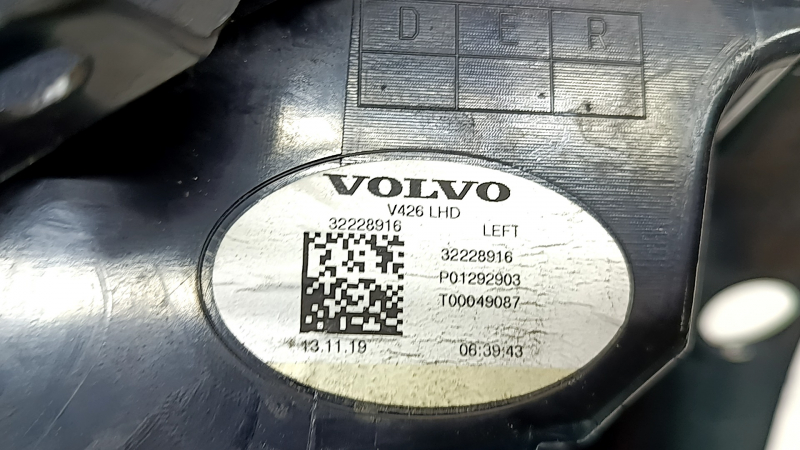 Фонарь внешний крыло левый Volvo XC60 18-26 царапина