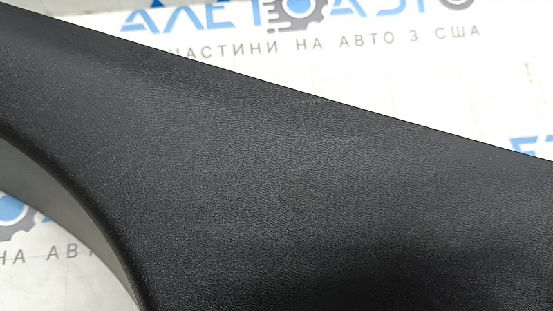 Накладка центральной стойки нижняя левая Volvo XC60 18-26 черная, надломано крепление, царапины