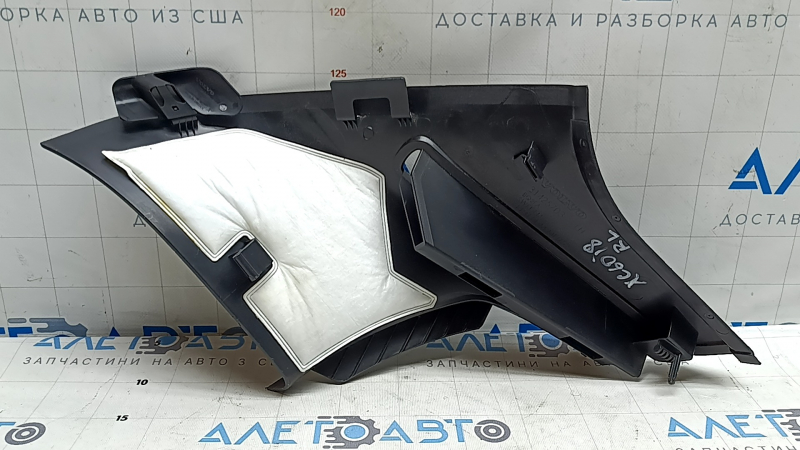 Накладка задньої стійки за кватиркою ліва Volvo XC60 18-26 чорна, подряпини