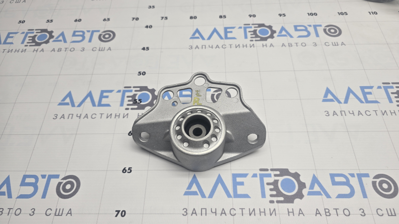 Опора амортизатора задняя правая Jeep Cherokee KL 14-23