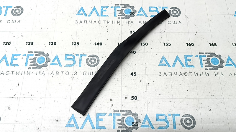 Ущільнювач арки крила задній VW Taos 22-25 правий на двері