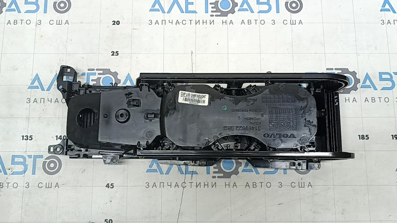 Подстаканники центральной консоли Volvo XC60 18-26 черный Iron Ore с хромом, царапины, тычка