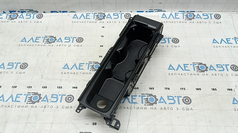 Подстаканники центральной консоли Volvo XC60 18-26 черный Iron Ore с хромом, царапины, тычка