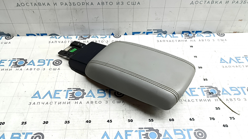 Подлокотник Jeep Compass 22-26 кожа серая, коричневая строчка, царапина, потёрт