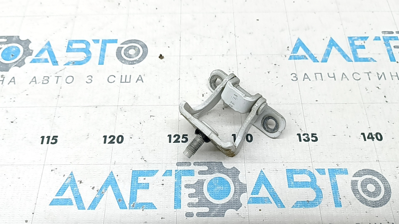 Петля двери багажника правая VW Taos 22-25