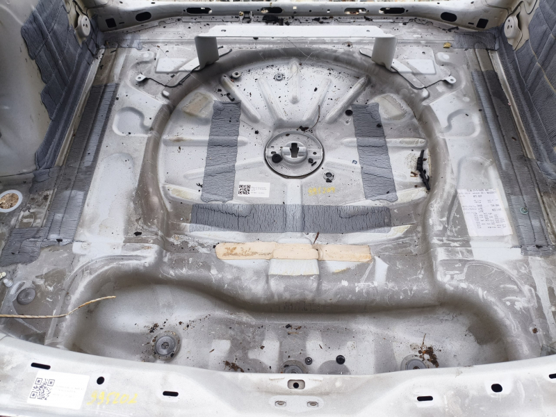 Корыто багажника Audi A3 22-26 белый LY9C