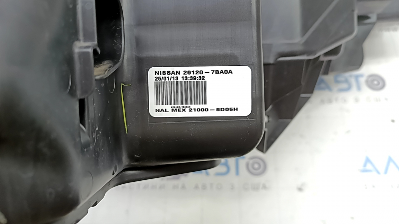 Поворотник ДХО правий Nissan Murano 25-26