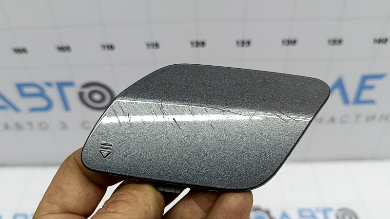 Заглушка буксирувального гака заднього бампера Mercedes C-class W205 300/350e/350h/400 16-21 подряпини